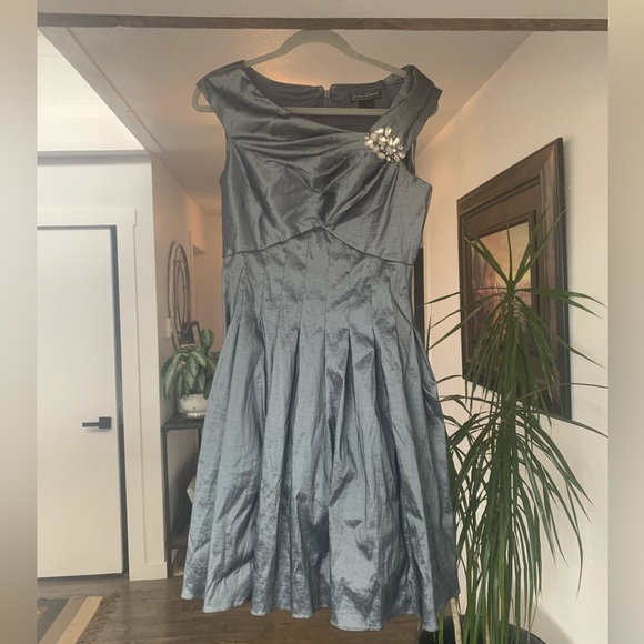 Jessica Howard Rhinestone Broach Cocktail Dress Silver Blue Women’s 10p Preloved - Picture 1 of 8